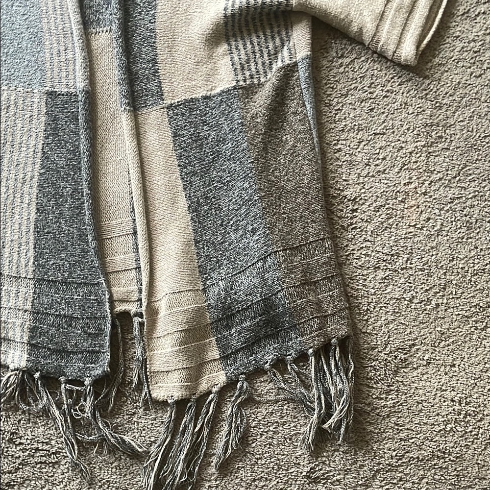 Women's Beige and Gray Sweater - Picture 3 of 8